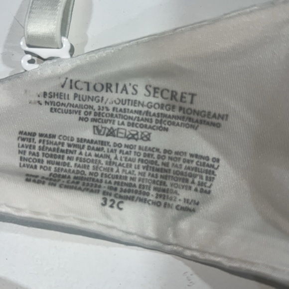 Victorias Secret Bombshell plunge bra - Picture 2 of 2